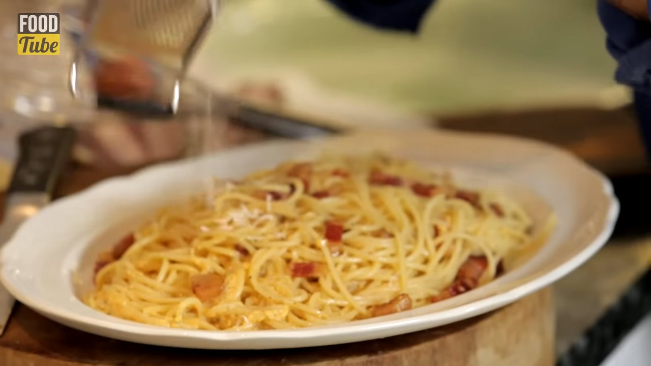 The Godfather of Italian Gastronomy: Antonio Carluccio&rsquo;s Masterclass in Real Carbonara